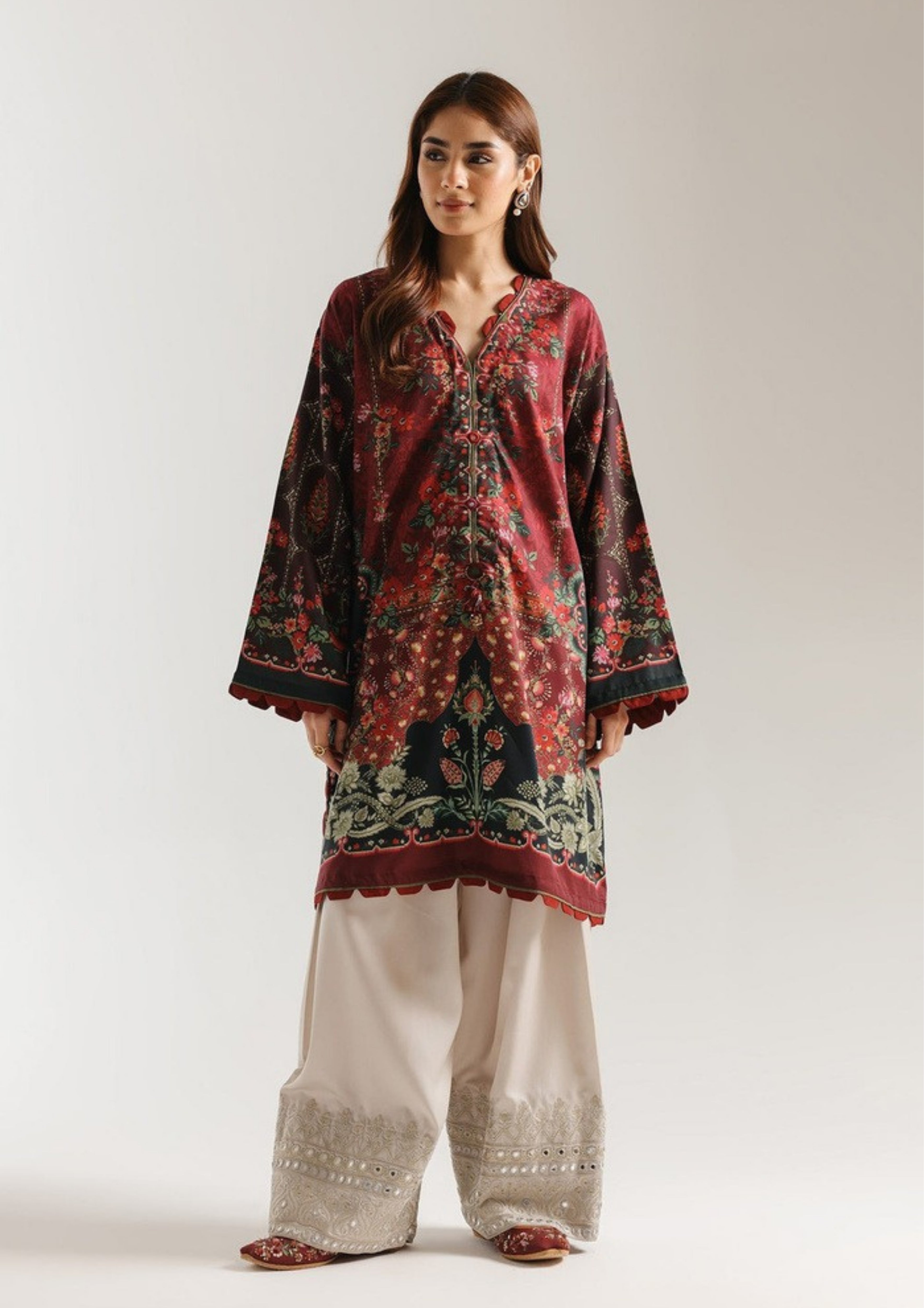 Rouhana: Farshi Suit