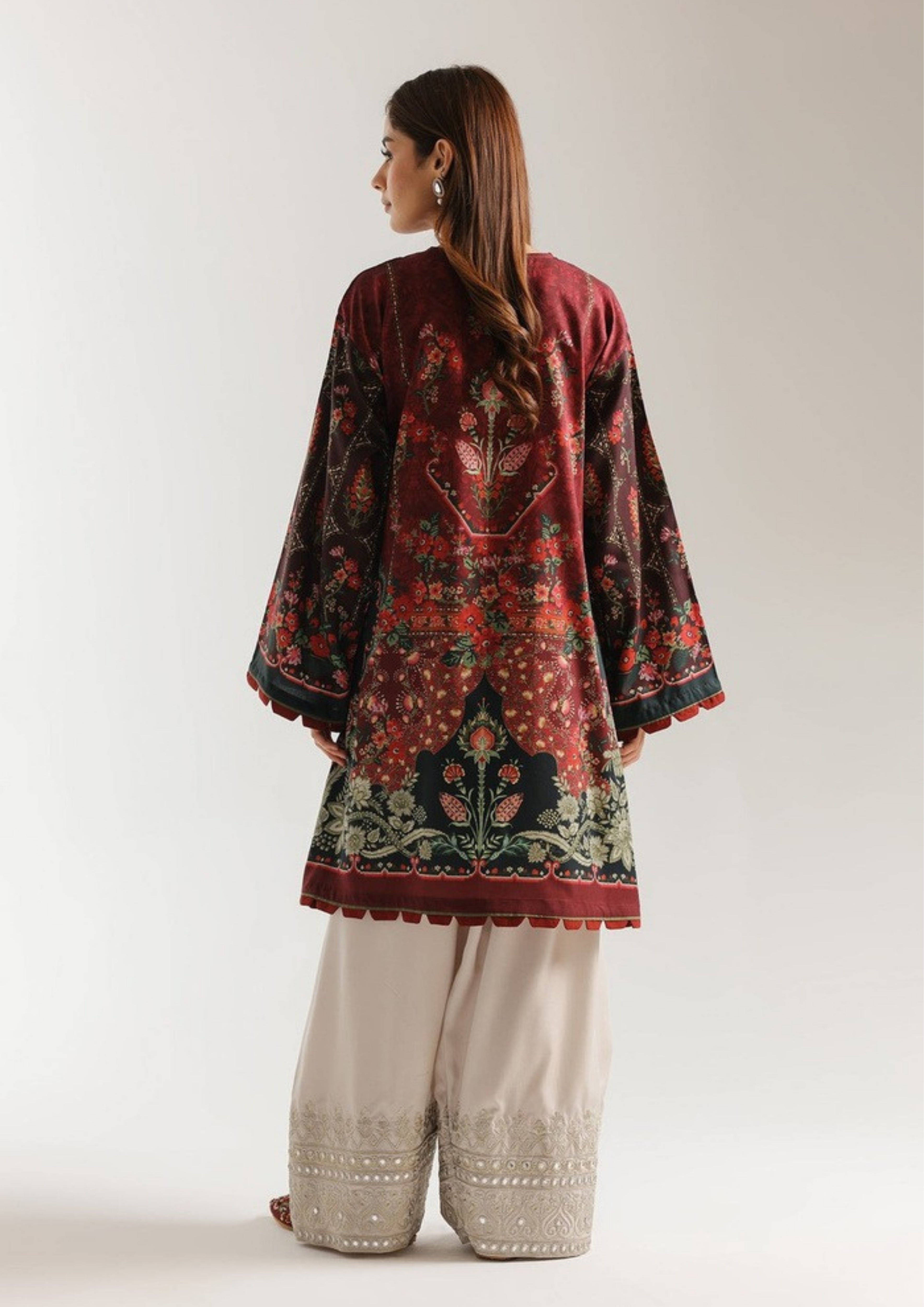 Rouhana: Farshi Suit